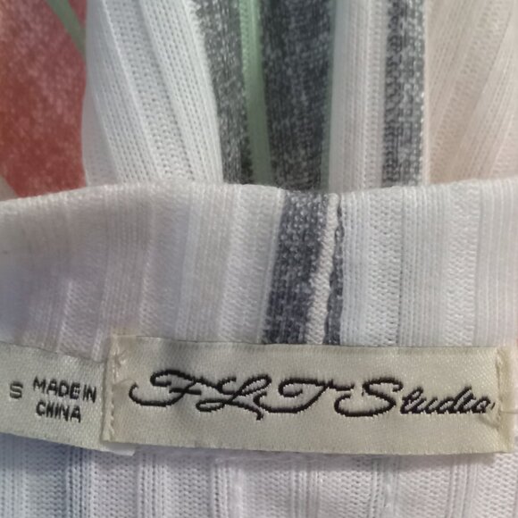 FLT Studio Striped Sleeveless Top Blouse Shirt Women's Size Small - Picture 5 of 7